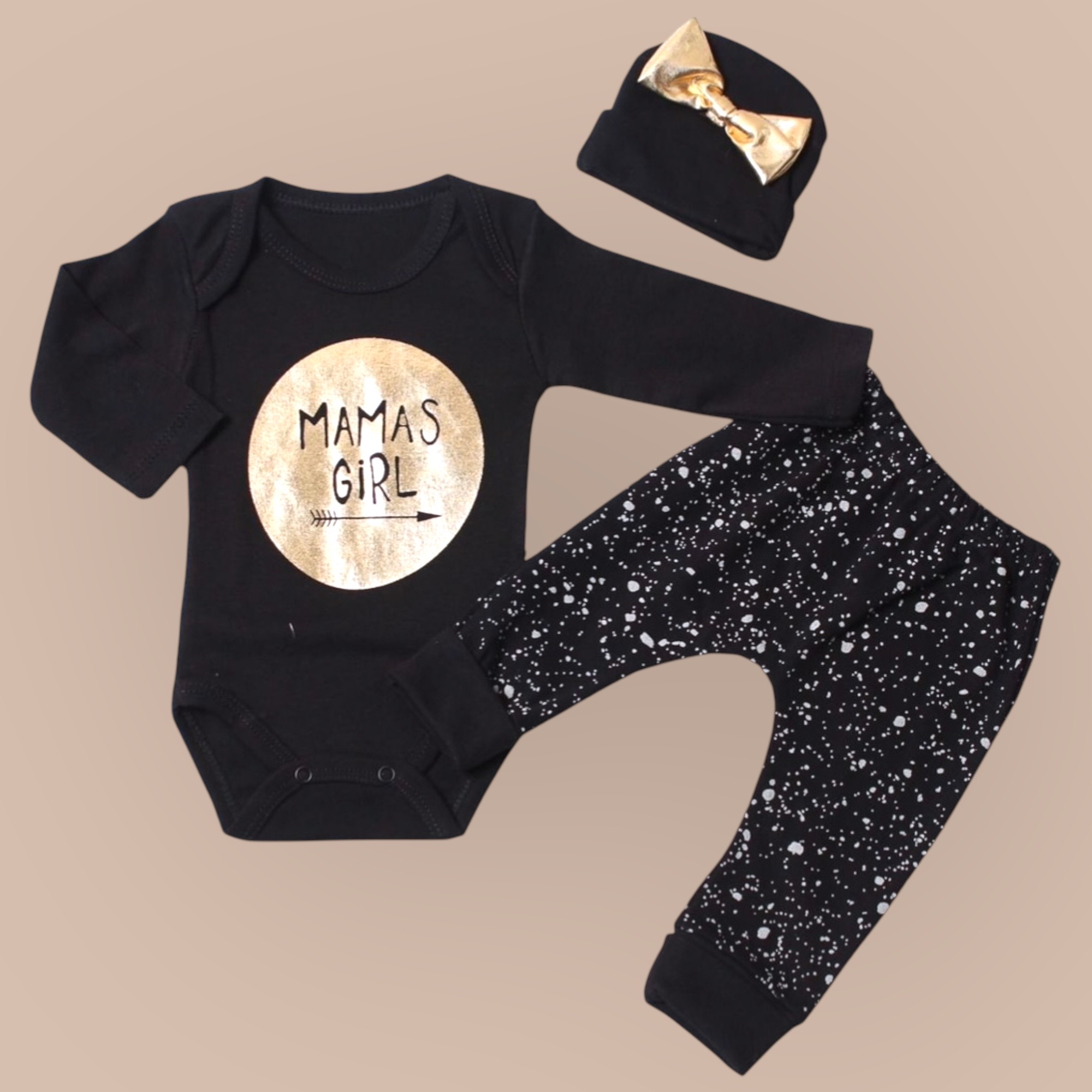 "MAMAS GIRL"Byxor ,body, mössa med rosett .(3 delar)