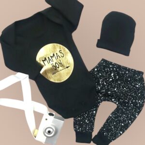 "Mamas Boy" .(3 delar ) Byxor , body ,mössa.